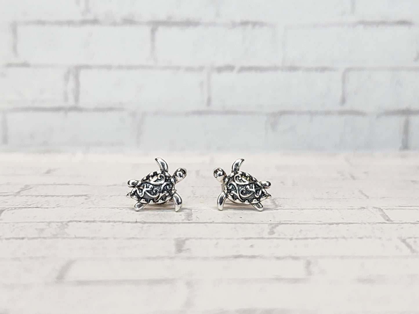 Sterling Silver Earrings E04 Silver Turtles Studs